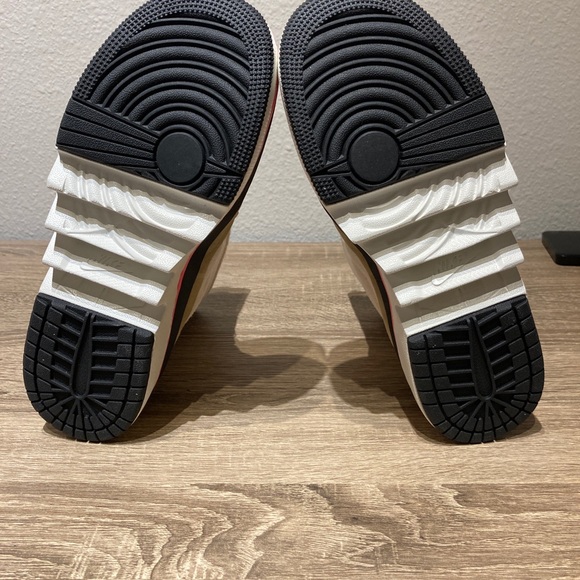 Air Jordan 1 Women’s 7 Shoes Boots New Nike NWT - Picture 8 of 14